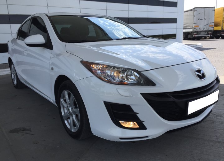 MAZDA 3